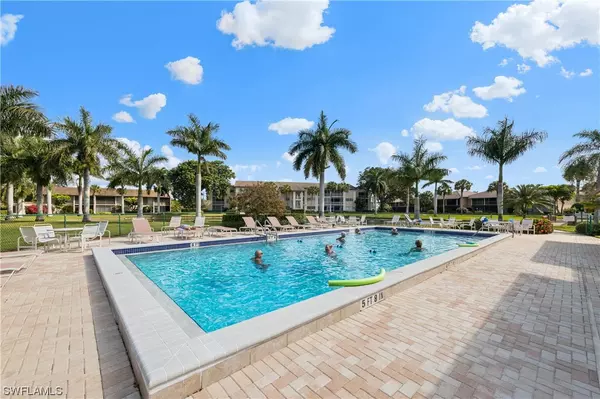 Naples, FL 34110,1020 Palm View DR #C-205