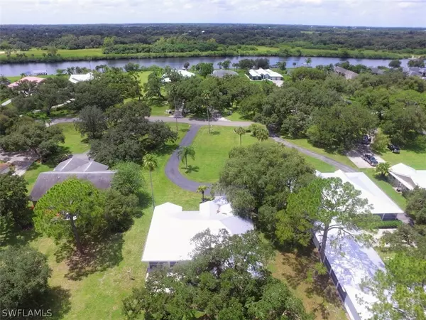 Labelle, FL 33935,1288 Riverbend DR