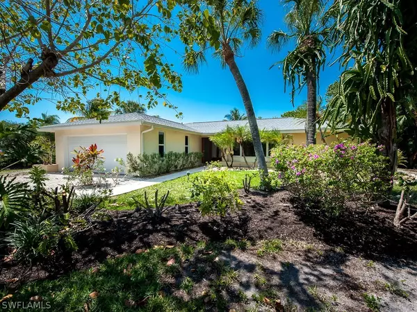 Sanibel, FL 33957,734 Anchor DR