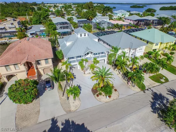 Fort Myers Beach, FL 33931,203 Egret ST