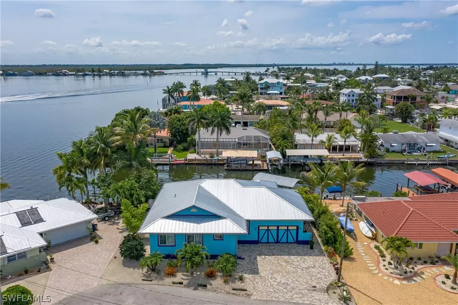 2743 Janet ST, Matlacha, FL 33993