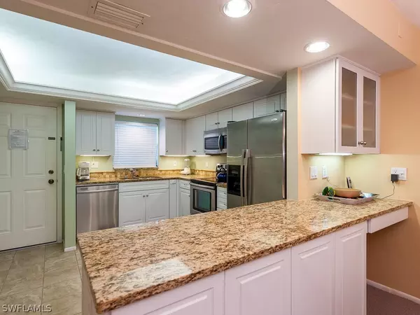 Sanibel, FL 33957,2737 W Gulf DR #227