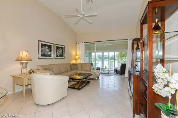2275 Harmony LN #202, Naples, FL 34109