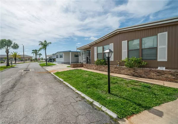 9005 Flamingo CIR, North Fort Myers, FL 33903