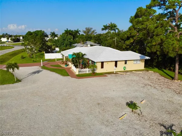 Fort Myers, FL 33908,15510 Old Mcgregor BLVD