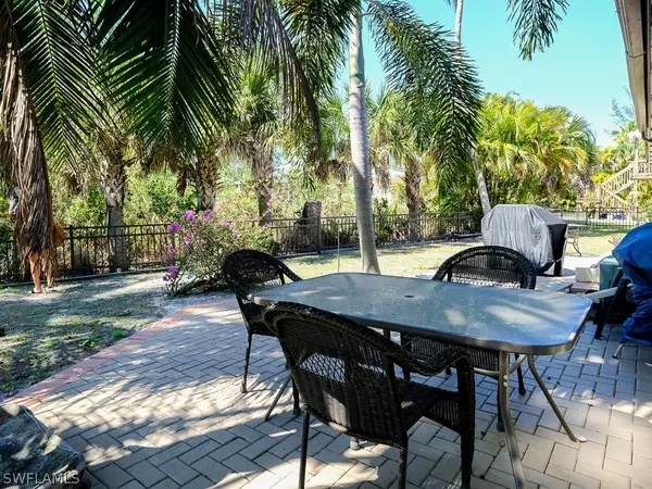799 Casa Ybel RD, Sanibel, FL 33957