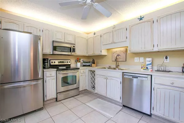 Sanibel, FL 33957,200 PERIWINKLE WAY #117