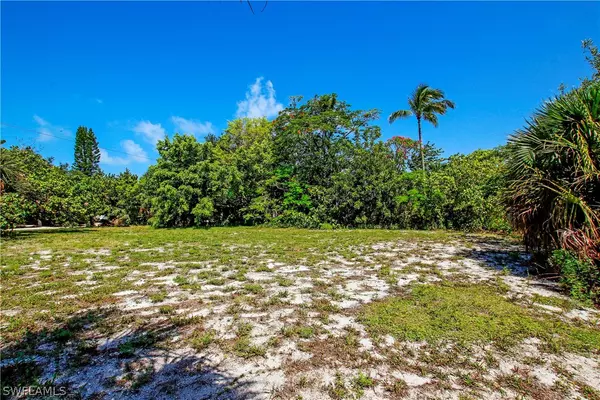 Sanibel, FL 33957,1048 Fish Crow RD