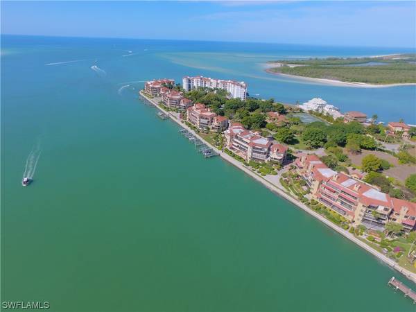 231 La Peninsula BLVD #231, Naples, FL 34113