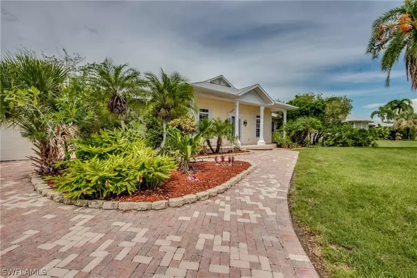 Alva, FL 33920,18161 Riverchase CT