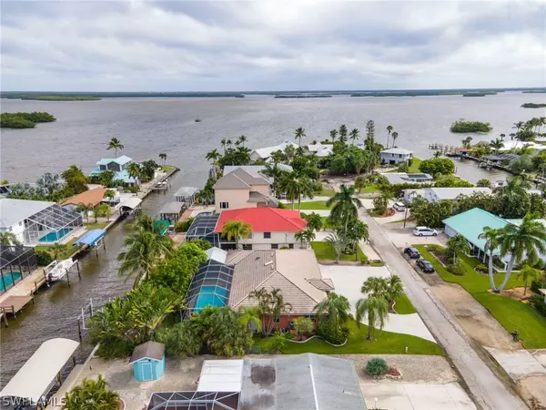 Fort Myers Beach, FL 33931,237 Egret ST