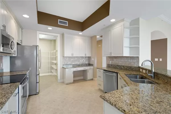 Fort Myers, FL 33901,2090 W 1st ST #F2206