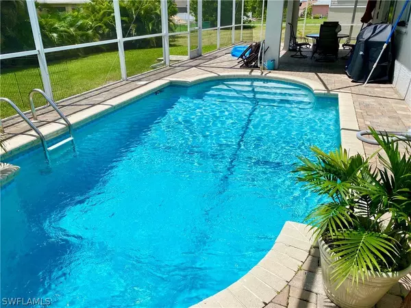 Cape Coral, FL 33990,530 SE 1st ST