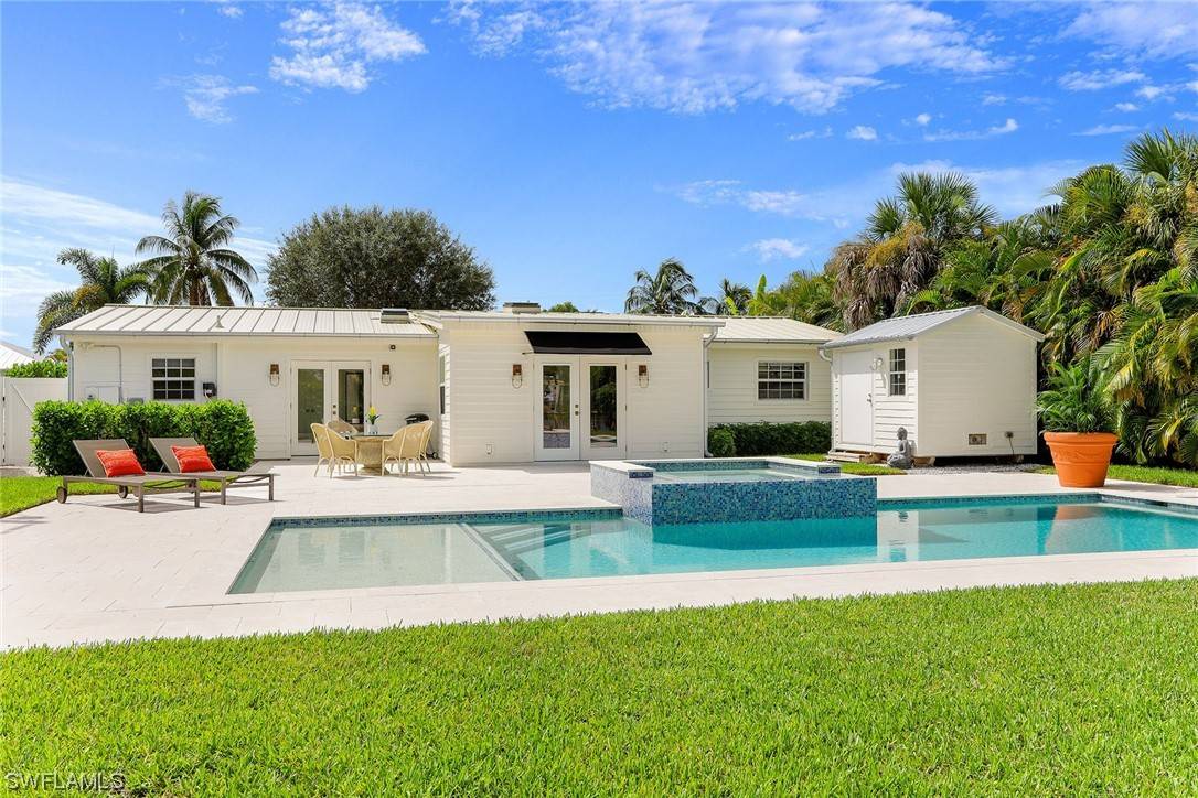 1185 14th AVE N, Naples, FL 34102