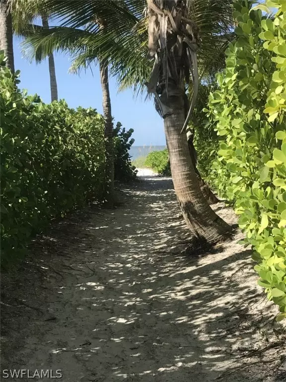 Fort Myers Beach, FL 33931,101 Eucalyptus CT