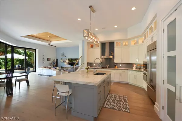 Naples, FL 34108,586 West PL