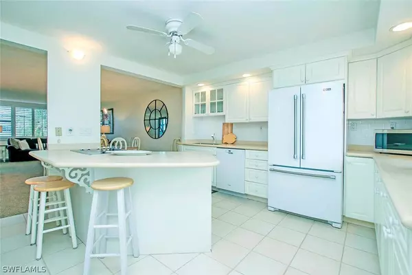 Sanibel, FL 33957,979 E Gulf DR #573