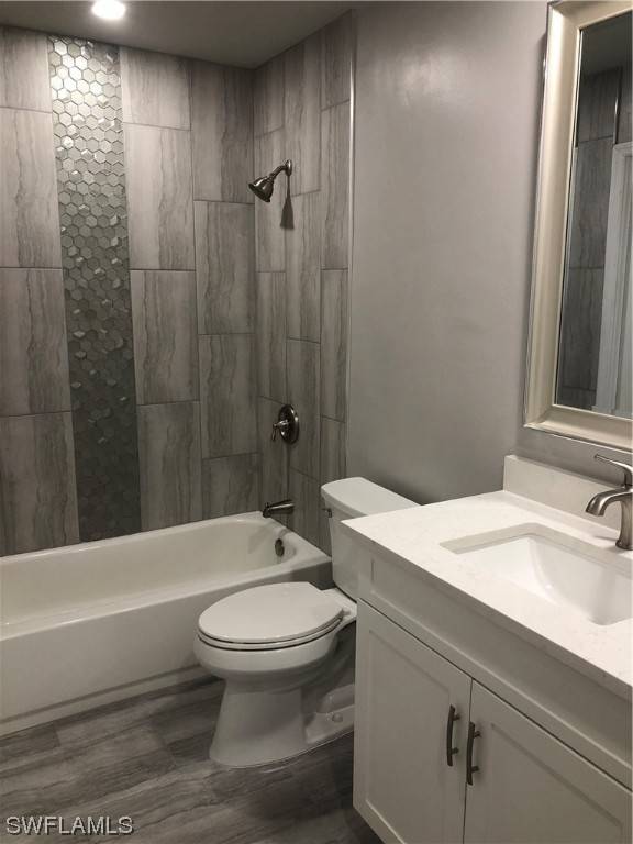 Naples, FL 34109,3300 Erick Lake DR #901