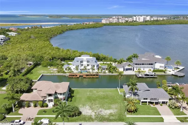 Marco Island, FL 34145,460 Renard CT