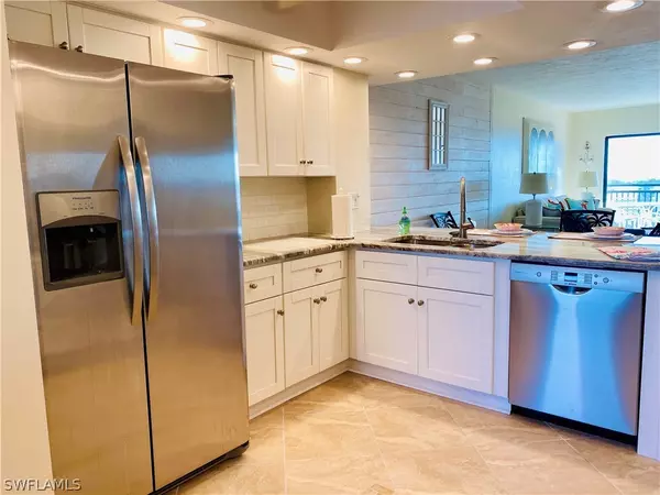 Fort Myers Beach, FL 33931,4265 Bay Beach LN #823