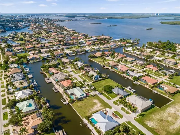 Marco Island, FL 34145,326 Grapewood CT