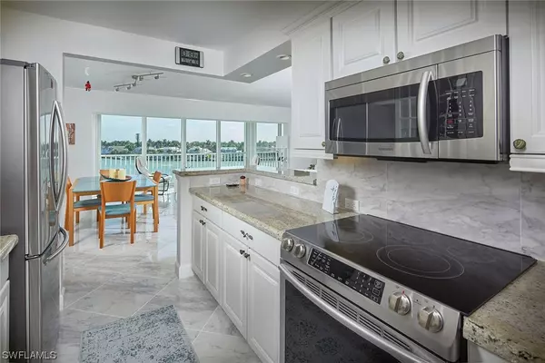 Naples, FL 34103,2750 Gulf Shore BLVD N #402