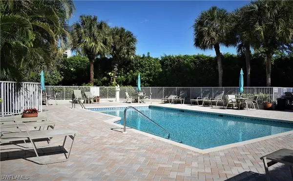 5899 Chanteclair DR E #226, Naples, FL 34108