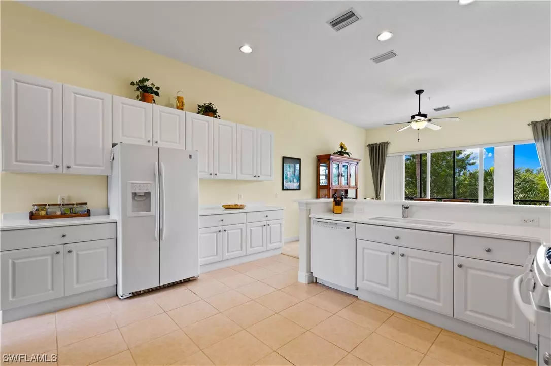 Naples, FL 34114,3142 Aviamar CIR #2-203