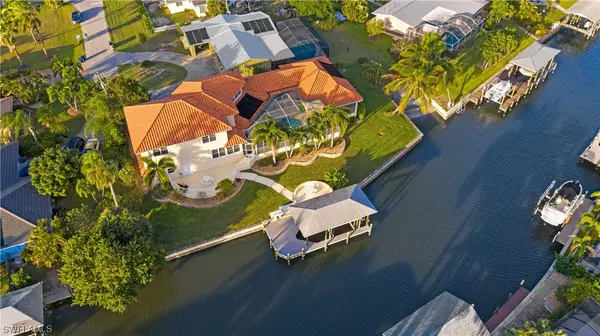 122 Seahorse LN, Fort Myers Beach, FL 33931