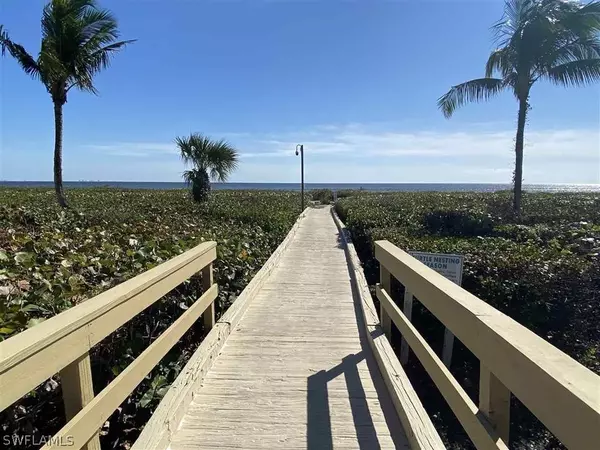 Sanibel, FL 33957,827 E Gulf DR #J3