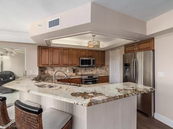 Marco Island, FL 34145,870 Collier CT #403