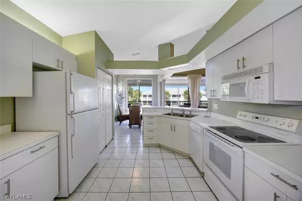 Naples, FL 34109,6875 Redbay Park RD #201