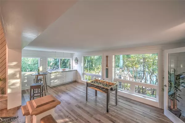 Sanibel, FL 33957,1283 Isabel DR