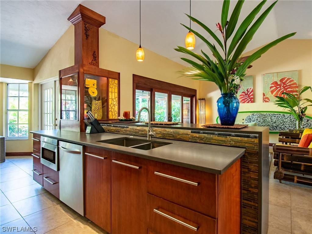 Naples, FL 34104,2535 River Reach DR