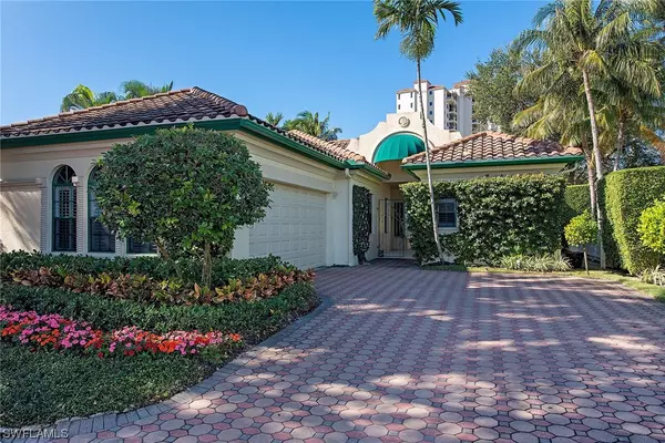 8201 Via Vecchia, Naples, FL 34108