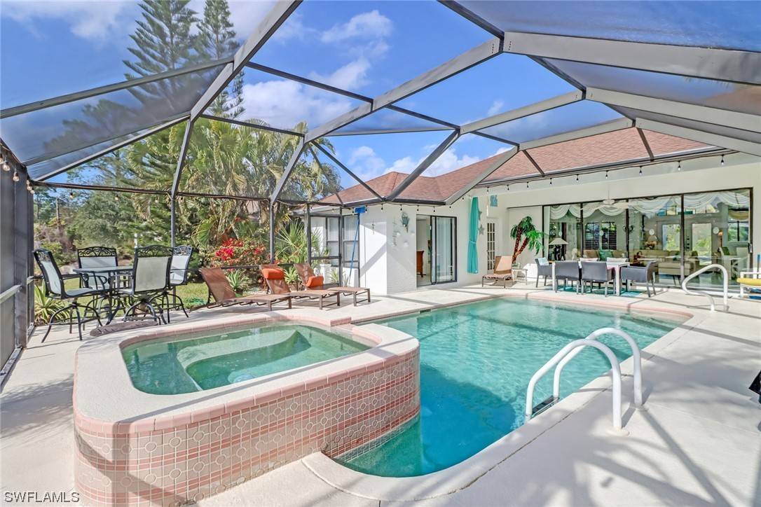 1034 Tivoli CT, Naples, FL 34104