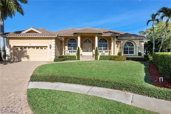 Marco Island, FL 34145,984 Birch CT