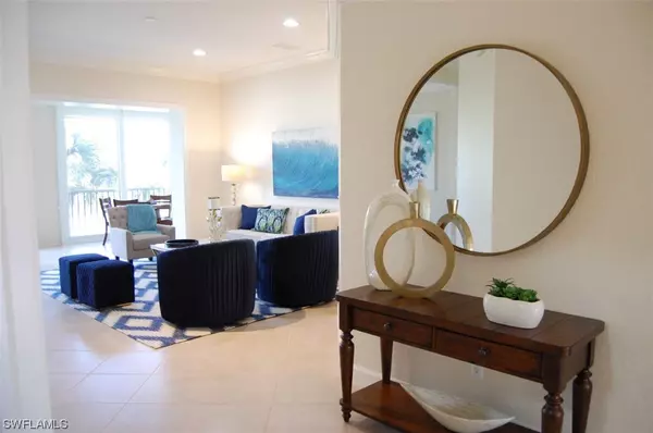 Naples, FL 34109,2435 Mont Claire CT #Q-201