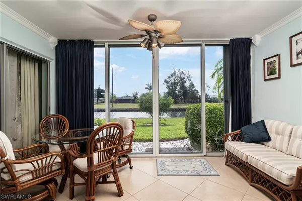 300 Valley Stream DR #6R, Naples, FL 34113