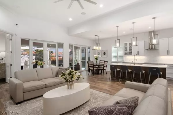 3968 Isla Ciudad CT, Naples, FL 34109