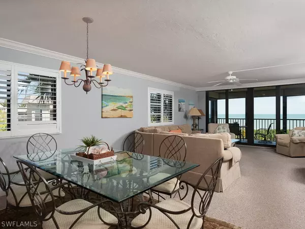Sanibel, FL 33957,1299 Middle Gulf DR #102
