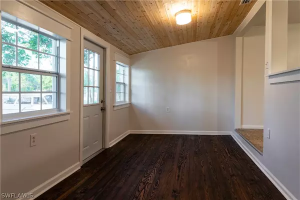 Alva, FL 33920,21620 Park ST