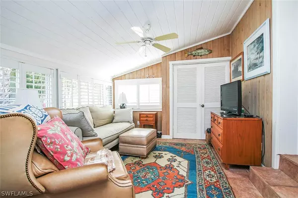 Sanibel, FL 33957,5859 Pine Tree DR