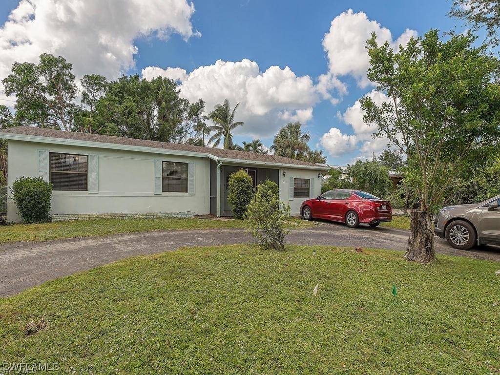 1257 11th CT N, Naples, FL 34102