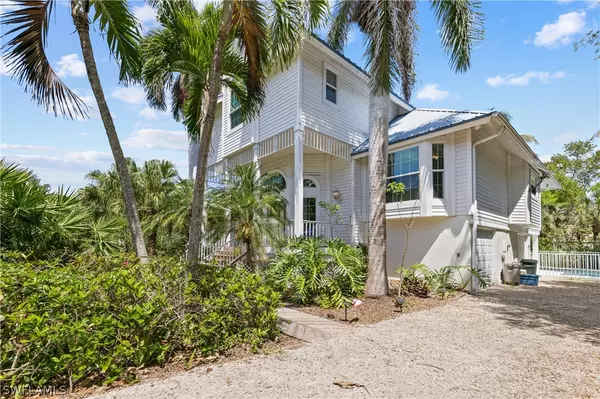 Sanibel, FL 33957,604 Sea Oats DR