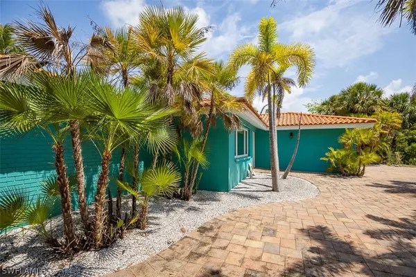 Sanibel, FL 33957,1371 Tahiti DR