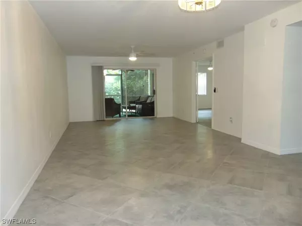 Naples, FL 34110,585 Club Side DR #3-104