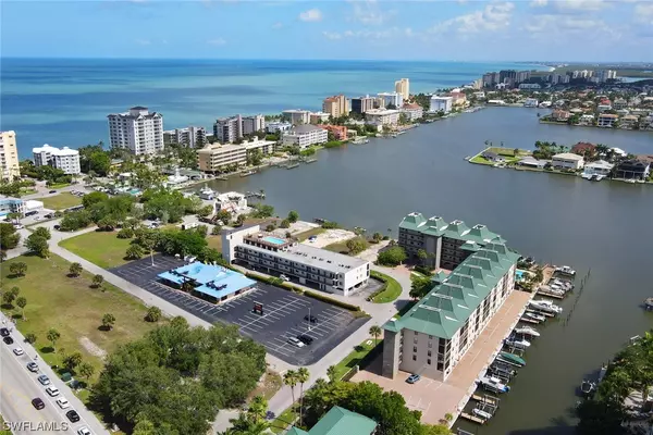 Naples, FL 34108,271 Southbay DR #228