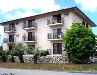 830 Wiggins Pass RD #9, Naples, FL 34110