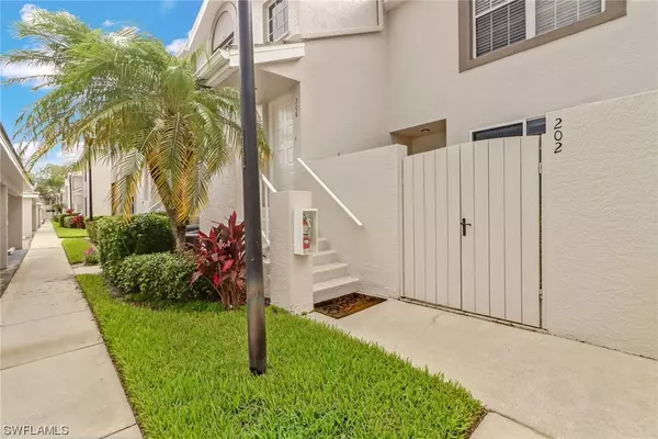 Naples, FL 34109,3785 Fieldstone BLVD #206